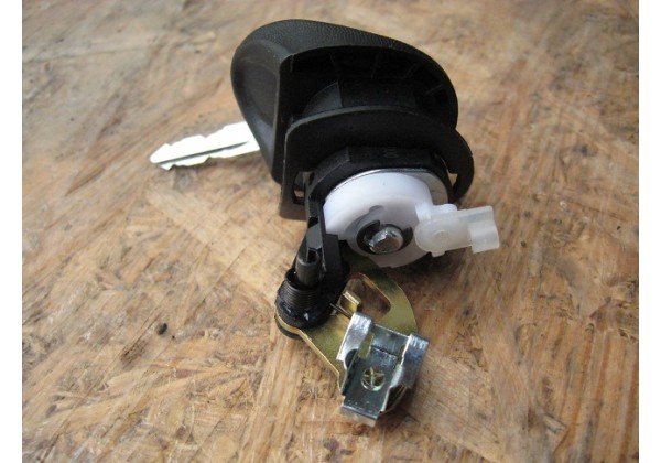 Личинка замка багажника з ключем Renault Logan, Sandero, Twingo, (седан), 7701367940, 7701471584